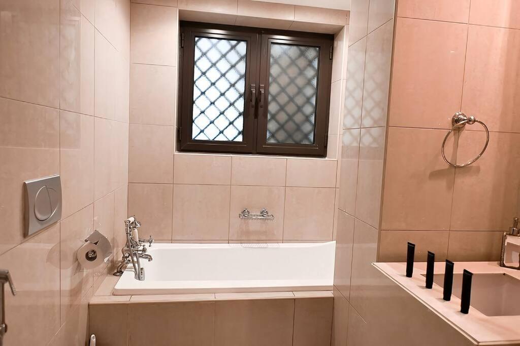 Lux Souk Al Bahar Downtown Dubai 1 Bedroom Flat - Steps To Dubai Mall Exterior photo